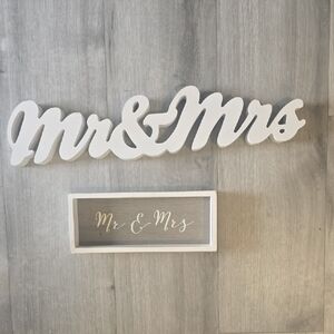 White 'Mr & Mrs' Wall Decor Set
